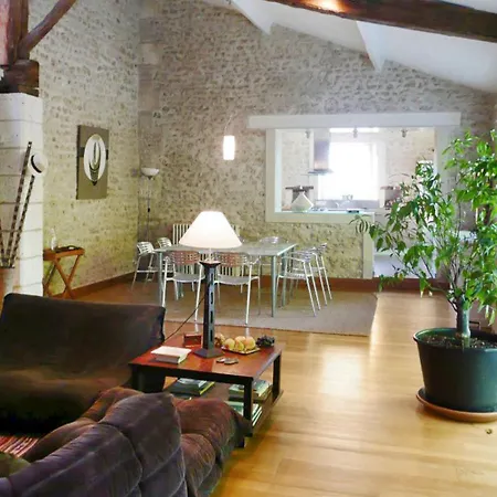 Holiday home Maison Spacieuse Avec Piscine Au Coeur De Bellon