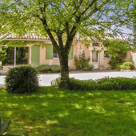 Maison Spacieuse Avec Piscine Au Coeur De *