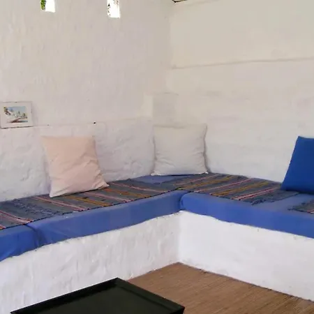 Maison Spacieuse Avec Piscine Au Coeur De *