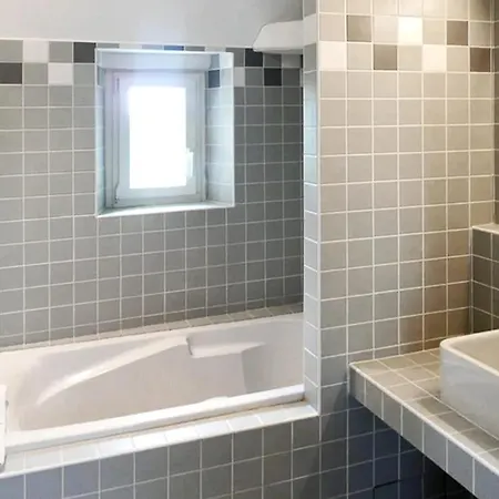 Maison Spacieuse Avec Piscine Au Coeur De