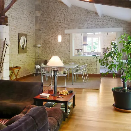 Hébergement de vacances Maison De 4 Avec Piscine Privee Jardin Clos Et Wifi A
